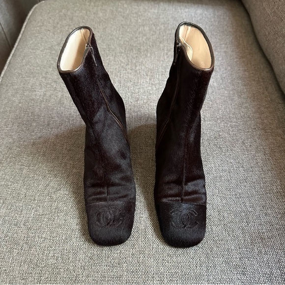 Vintage Chanel brown calf hair ankle boots - Picture 1 of 7